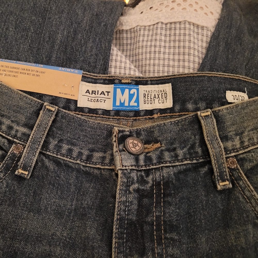 NWT Ariat Mens M2 Relaxed Bootcut Jeans 30/32 - Picture 2 of 3